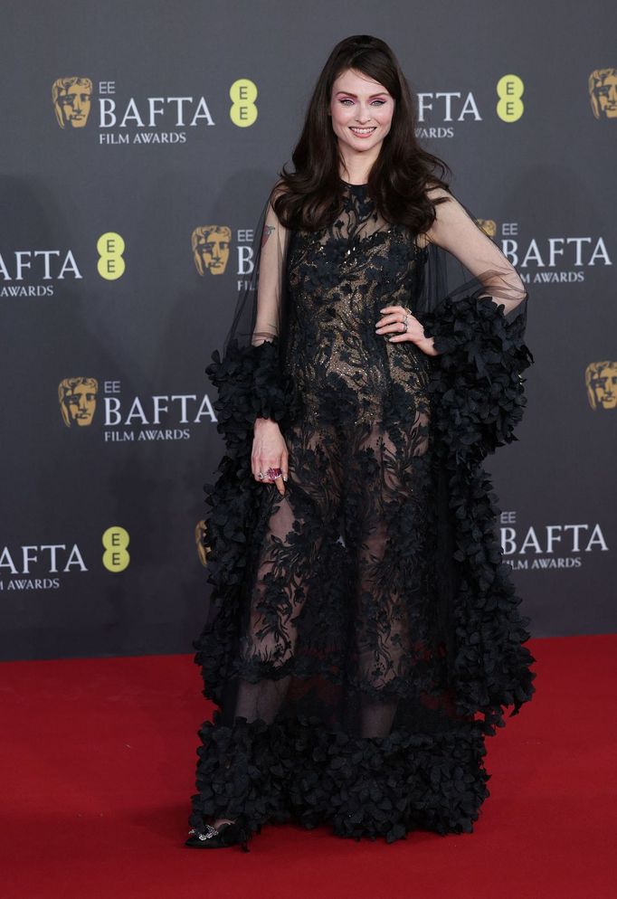 Na snímku z červeného koberce je zpěvačka Sophie Ellis-Bextor.