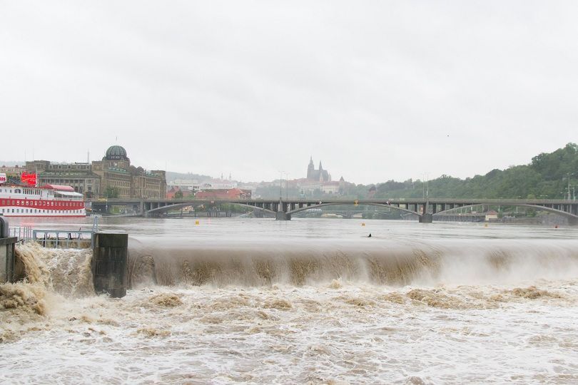 Vltava u Štvanice v Praze 2. června 2013