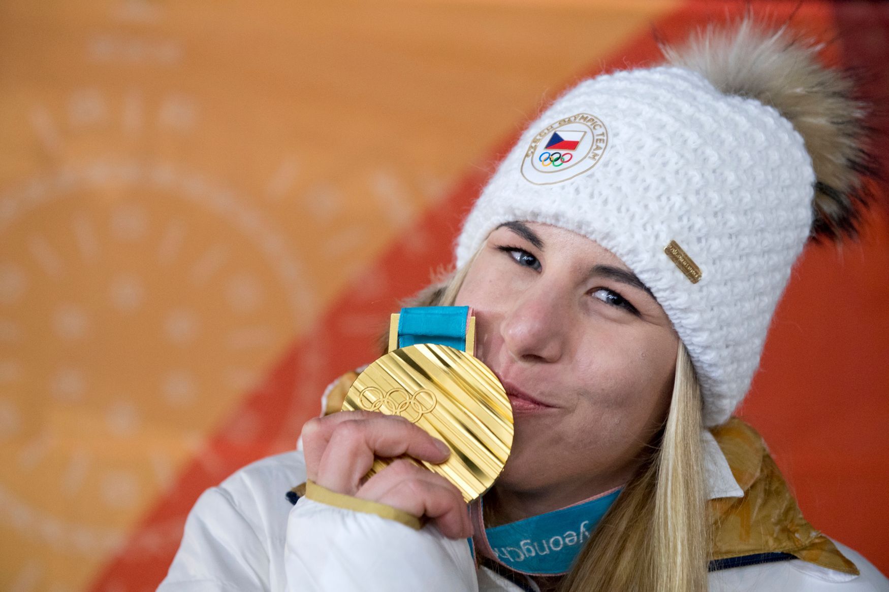Ester Ledecká se zlatou medailí ze super-G na ZOH 2018