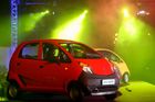 Cena levného vozítka přímo z továrny bude 100 tisíc rupií, tedy asi 40 tisíc korun. Ovšem prodejci k ceně přirazí nejspíš dalších 30 tisíc rupií - na daních a marži.