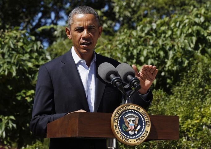 Nestojíme na žádné straně, ale odsuzujeme tvrdý zásah, který vůči demonstrantům zvolila armáda, prohlásil Barack Obama.