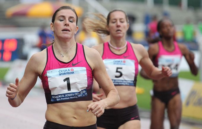 Atletka, Memoriál Josefa Odložila 2013: 400 m přek., Zuzana Hejnová (1), Denisa Rosolová (5)