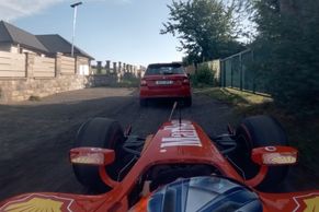 "Toho boháče si fakt nechceš naštvat." Reportáž z obce, kde řádí formulový fantom