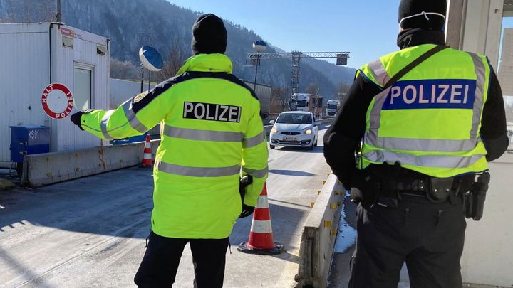 Na cestách do Německa vznikly kvůli přísnějším kontrolám dlouhé kolony