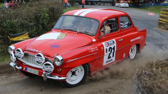 Galerie legend rallye: Diváci ve Zlíně viděli vozy v akci