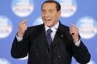 Kvůli sestavování vlády se soud s Berlusconim odkládá