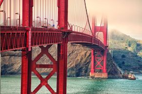 Dělníkům zachránila život síť. Jak se stavěl světoznámý most Golden Gate