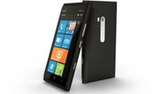 Lumia 900 má 4,3 palcový AMOLED display s rozlišením 800 by 480 pixelů. Měří 127,8 x 68,5 x 11,5 mm a váží 160 g.