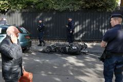 Před budovou jordánské vojenské mise v Paříži hořel motocykl, nikdo nebyl zraněn