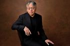 Nobelista Ishiguro píše písně pro jazzovou zpěvačku. Vydá je knižně