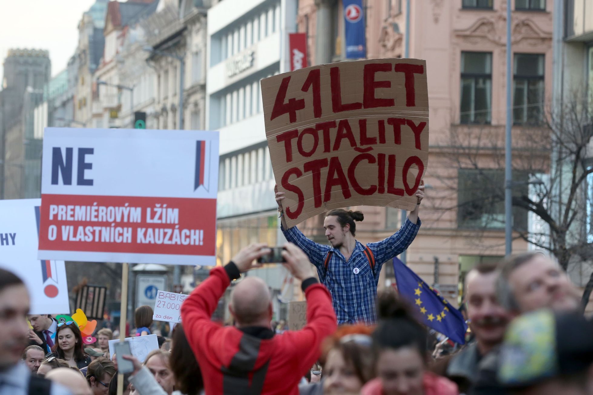 Demonstrace proti Babišovi