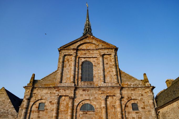 Klášter Mont-Saint-Michel ve francouzské Normandii byl postaven před 1000 lety.