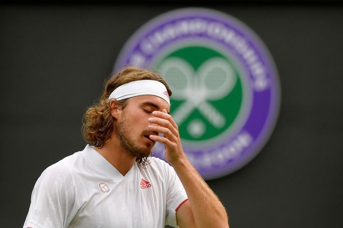 Wimbledon 2021: Zklamaný Stefanos Tsitsipas v utkání prvního kola.