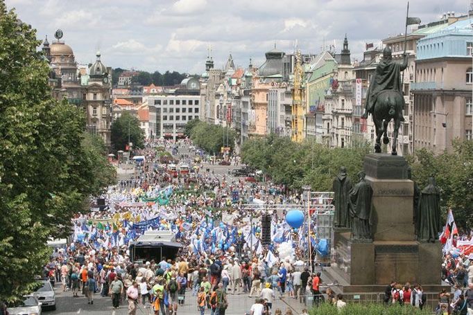 Nakonec přišla necelá polovina z ohlášených sedmdesáti tisíc odborářů.