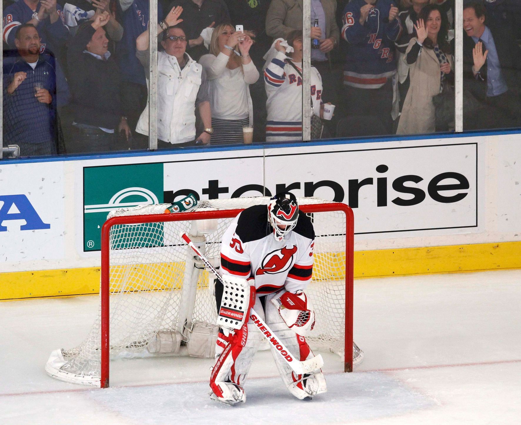 Brodeur v zápase NY Rangers - New Jersey Devils