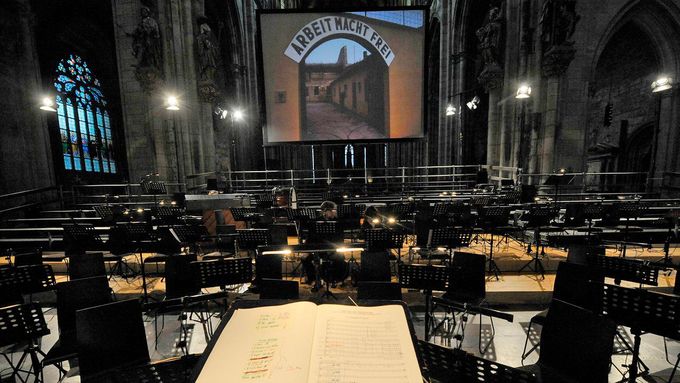 Verdiho Requiem jen za doprovodu klavíru, sboru a pěvců zaznělo již roku 2013 v pražské svatovítské katedrále.