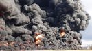 V Hustopečích nad Bečvou na Přerovsku vykolejil nákladní vlak, z poškozené železniční cisterny začal unikat benzol.