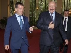 Alexandr Lukašenko s Dmitrijem Medveděvem.