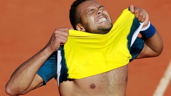 FOTO Jako megastar. Tsonga bouřlivě slavil výhru nad Fedexem