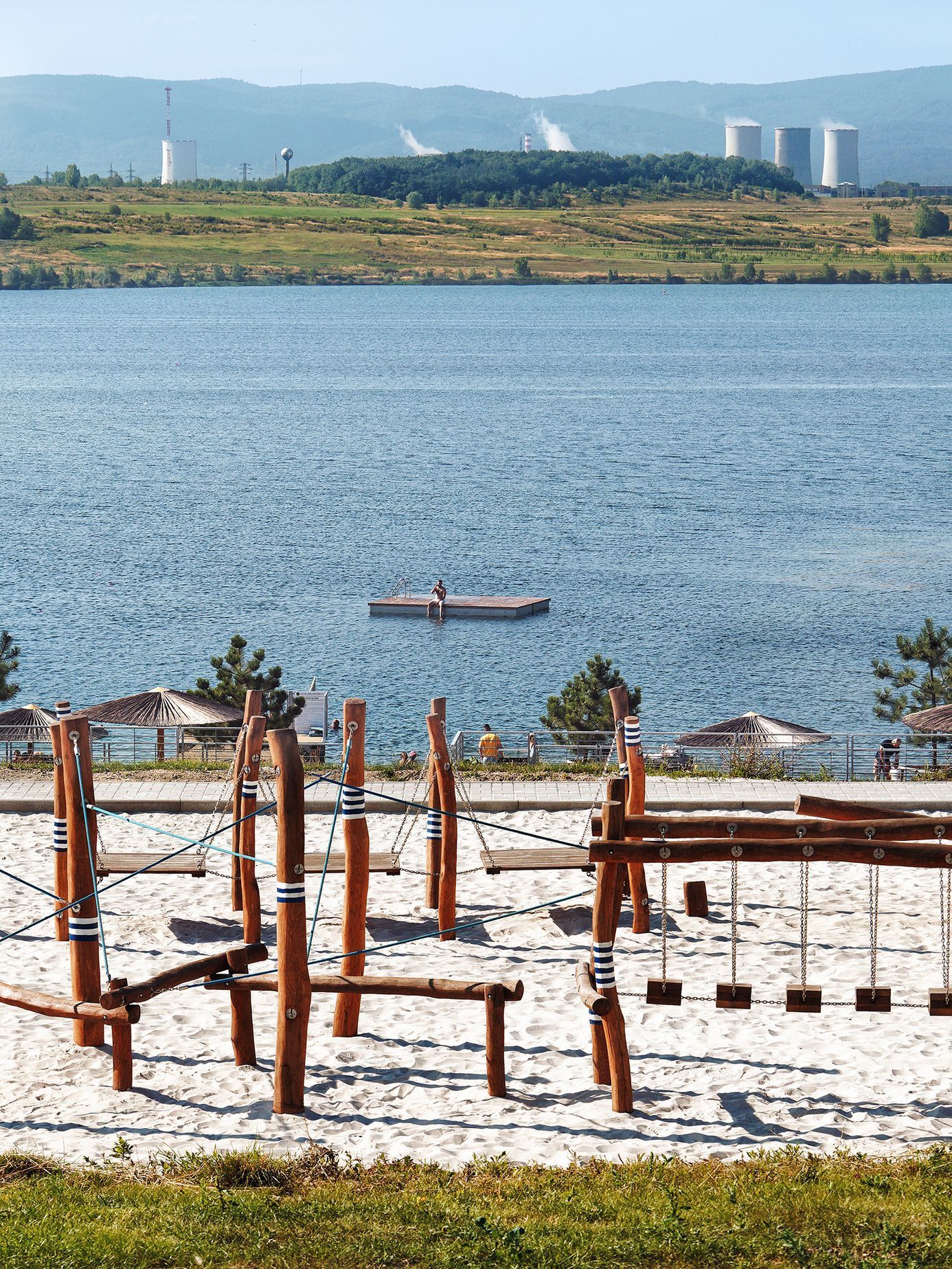 Jezero Most. Rekreační zóna, která vznikla na místě bývalého hnědouhelného dolu