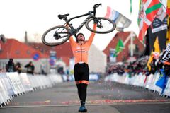 Mistrem světa v cyklokrosu je Mathieu van der Poel, Boroš byl čtrnáctý