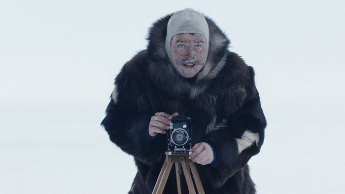 Sandbergův film o Amundsenovi česká kina promítají od čtvrtka.