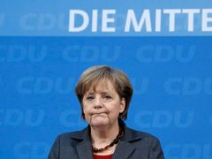 Guttenbergovo opisování dělalo starosti i kancléřce Merkelové. Dostala i otevřený dopis, který podepsaly tisíce lidí.