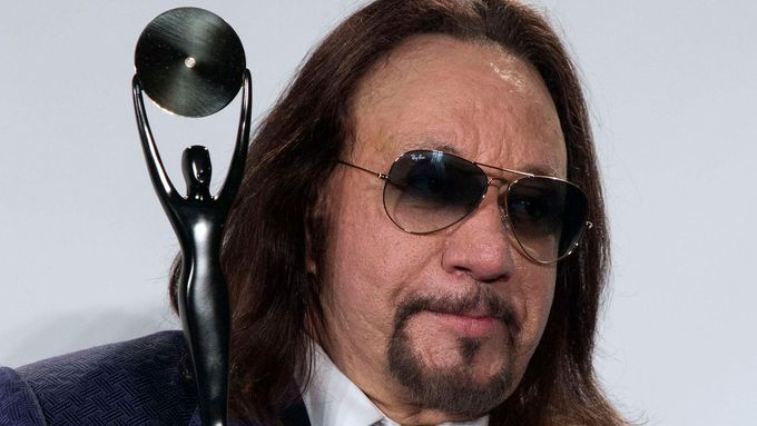 Bývalý člen kapely Kiss Ace Frehley zemřel ve čtvrtek 16. října 2025.