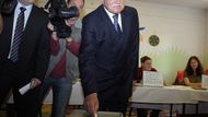 Václav Klaus vhodil svůj hlas do urny ve 14.30 v Silesiánském středisku mládeže na Kobyliském náměstí.