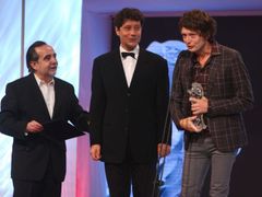 Český lev 2009 - Dušan Klein a Pavel Kříž předávají cenu za nejlepší střih Pavlu Hrdličkovi za film Protektor
