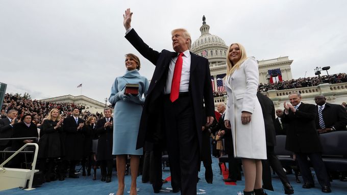 Foto: Pláštěnky i slzný plyn. Hlavní momenty inaugurace nového prezidenta USA Donalda Trumpa