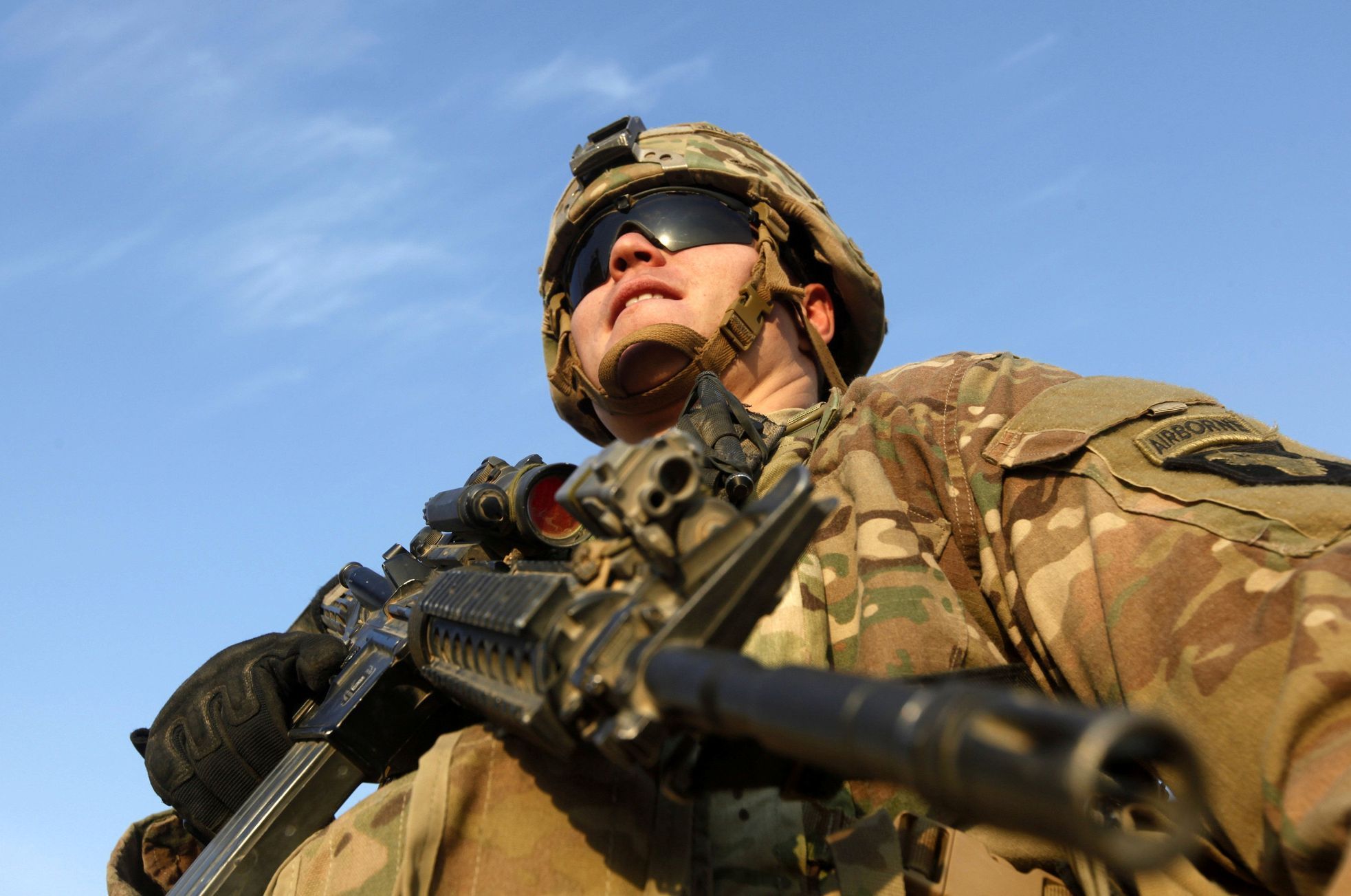 Americký voják na základně Kajjára u Mosulu.
