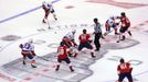 Úvodní vhazování zápasu NHL Florida - NY Islanders