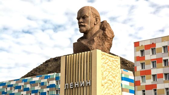 Leninova socha tyčící se nad fjordy: zapomenuté ruské město v zemi NATO