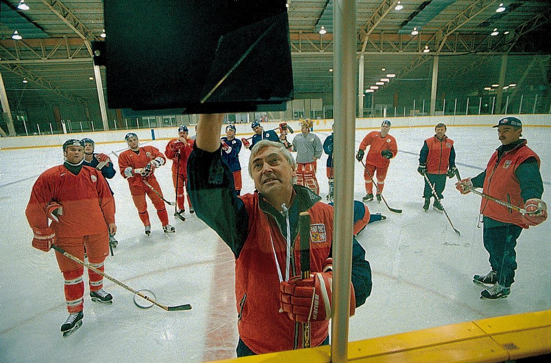 Herbert Slavík: hvězdy českého hokeje, fotoreportáž z NHL v době před OH v Naganu a snímky z Nagana