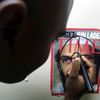 Americký voják a podobizna Usámy bin Ládina