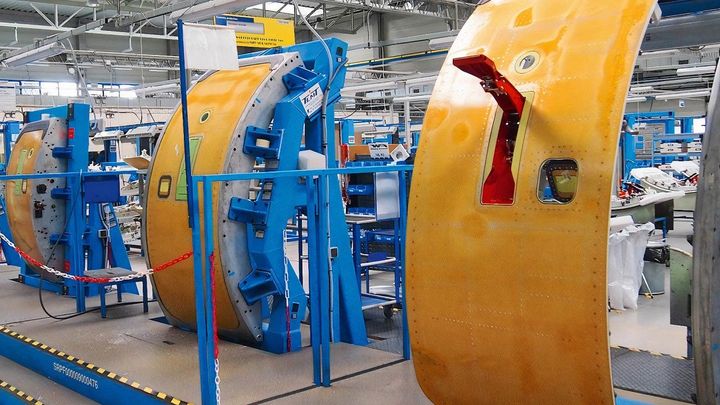 Krize v letectví: Výrobce dveří pro Boeing a Airbus propustil v Praze třetinu lidí
