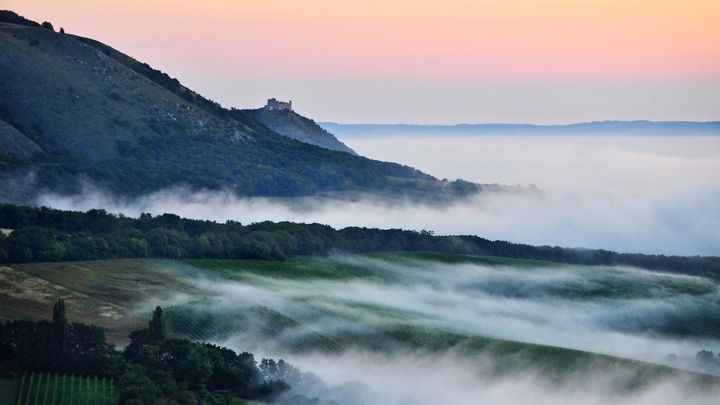 Kamenný kruh, jeskyně i zříceniny. Vydejte se za tajemnými místy jižní Moravy; Zdroj foto: Shutterstock
