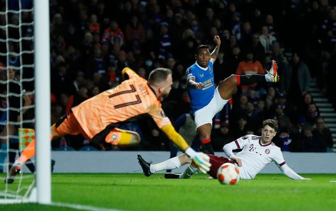 Dominik Holec v zápase EL Glasgow Rangers - Sparta