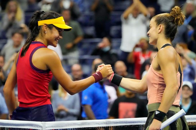 Maria Sakkariová a Emma Raducanuová v semifinále US Open