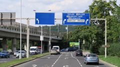 Značení a místa, která řidičům v Praze ztrpčují život