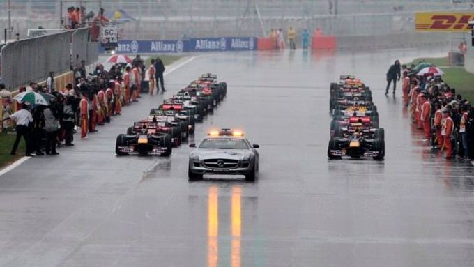 VC Koreje: Déšť, bláto, safety car a propadák Red Bullu