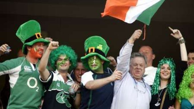 Zelené dresy teď nebudou nosit jen fanoušci irských reprezentačních výběrů, ale i členové vlády