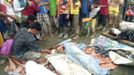 ATTENTION EDITORS - VISUALS COVERAGE OF SCENES OF DEATH AND INJURY A family cries after finding their relative among victims of a flash flood after Typhoon Bopha hit New Bataan, Compostela province, southern Philippines December 5, 2012. The Philippines' strongest typhoon this year was headed towards tourist destinations on Wednesday after hitting a southern island, destroying homes, causing landslides and killing at least 82 people, but many more are reported dead and missing. REUTERS/Stringer (PHILIPPINES - Tags: DISASTER ENVIRONMENT SOCIETY TPX IMAGES OF THE DAY) TEMPLATE OUT Published: Pro. 5, 2012, 7:12 dop.