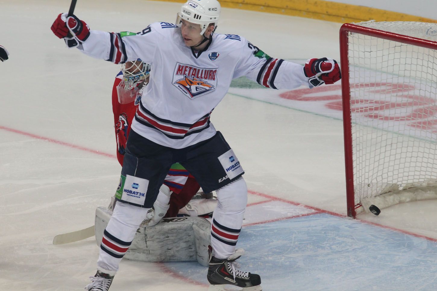 Lev Praha vs. Magnitogorsk, čtvrté finále KHL v O2 aréně (Chabarov)