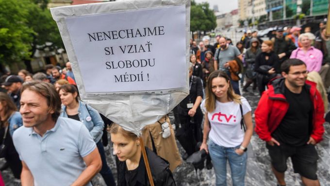Protest za zachování veřejnoprávní RTVS na Slovensku.