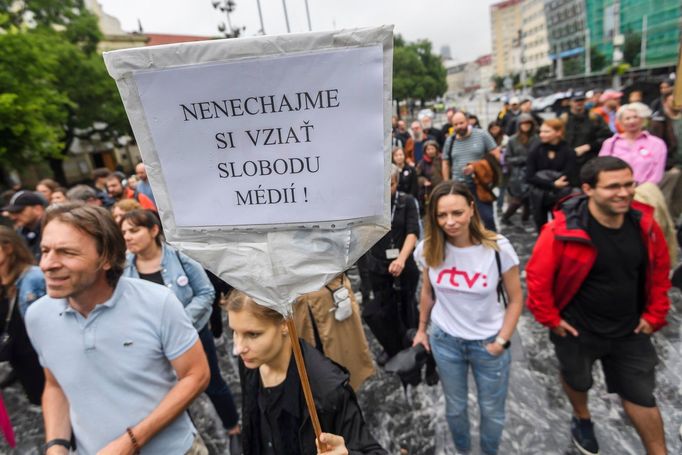 Protest za zachování veřejnoprávní RTVS na Slovensku.