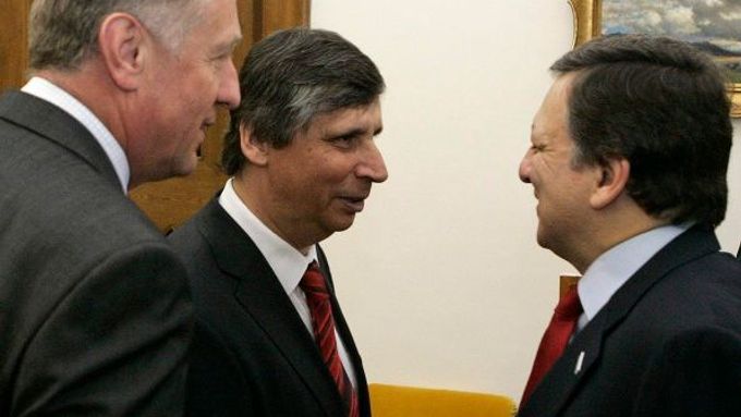 Mirek Topolánek, Jan Fischer a předseda Evropské komise José Barroso.