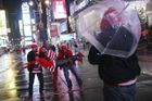 Turisté si pro změnu zase užívali prostředí vylidněného New Yorku. Times Square.