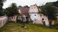 Od roku bylo v zámku 1978 sídlilo Jednotné zemědělské družstvo Rozkvět, dále zde byla likérka, sýrárna i byty.